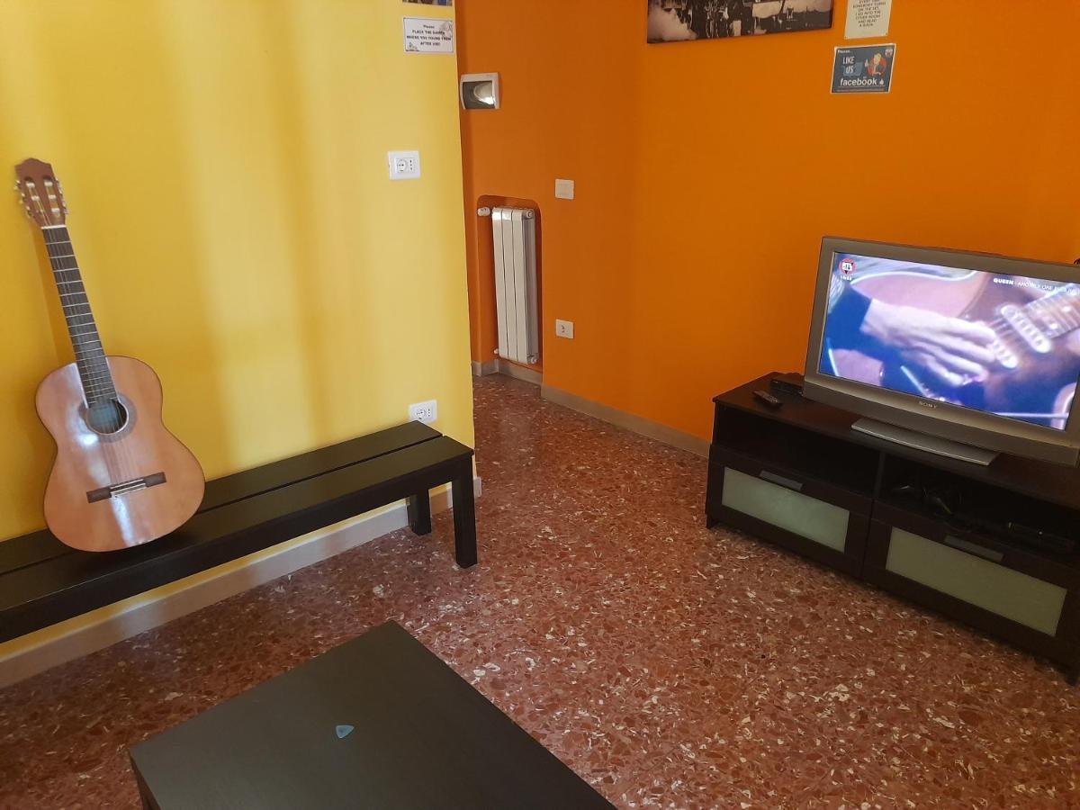Pisa Train Station Hostel Экстерьер фото